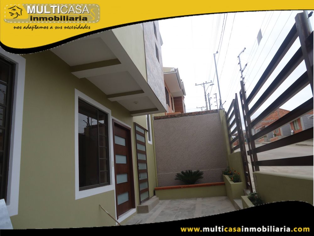 Venta de Hermosa Casa Comercial de tres Plantas con Tres Departamentos y  local Comercial a crédito sector Racar Cuenca-Ecuador<b>