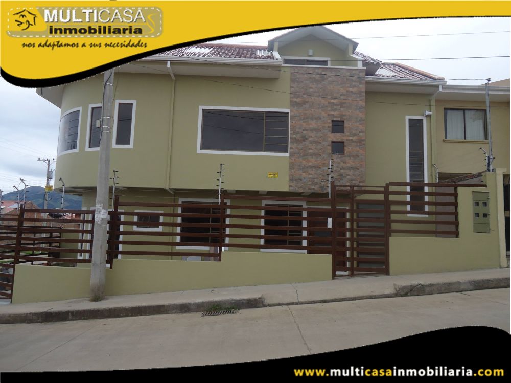 Venta de Hermosa Casa Comercial de tres Plantas con Tres Departamentos y  local Comercial a crédito sector Racar Cuenca-Ecuador<b>