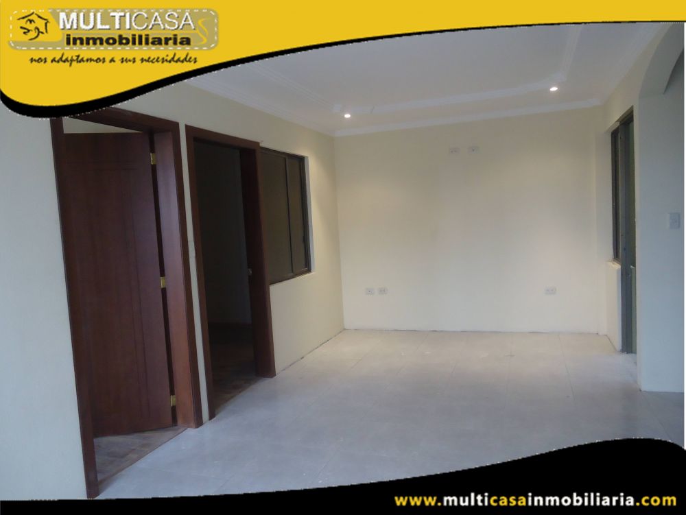 Venta de Hermosa Casa Comercial de tres Plantas con Tres Departamentos y  local Comercial a crédito sector Racar Cuenca-Ecuador<b>