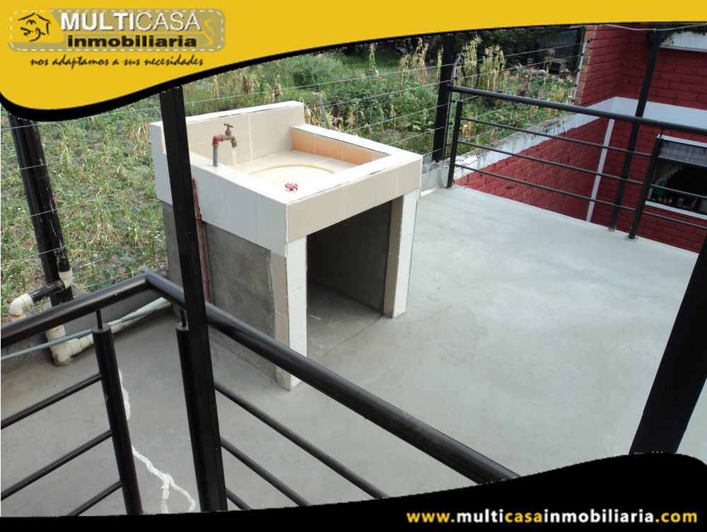 Venta de Hermosa Casa Comercial en Urbanización Privada con Dos departamentos Independientes a crédito Sector Totoracocha Cuenca-Ecuador