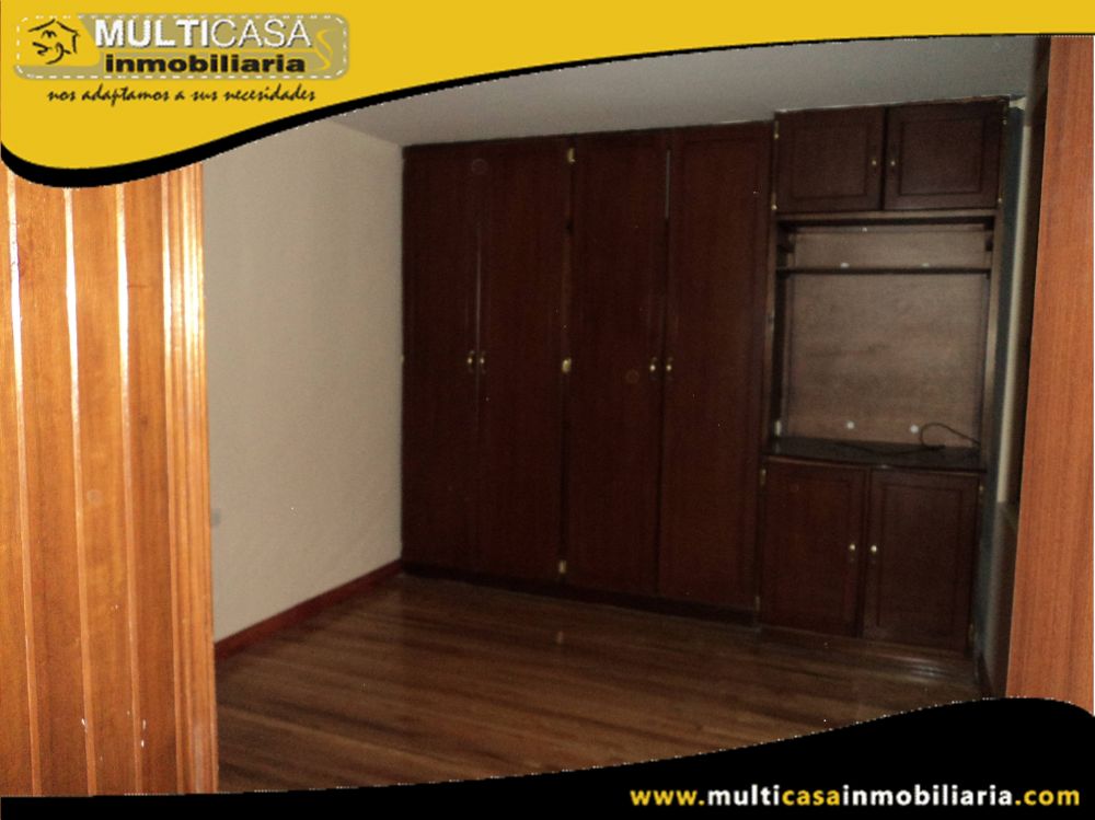 Venta de Hermosa Casa Rentera de Dos Departamentos  y garaje para dos Vehículos Sector Remigio Crespo Cuenca-Ecuador