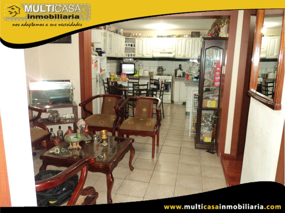 Venta de Hermosa Casa Rentera de Dos Departamentos  y garaje para dos Vehículos Sector Remigio Crespo Cuenca-Ecuador
