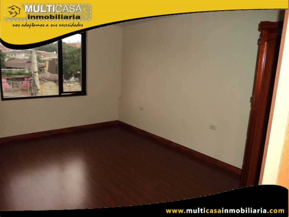 Venta de Hermosa Casa Rentera de Dos Departamentos  y garaje para dos Vehículos Sector Remigio Crespo Cuenca-Ecuador