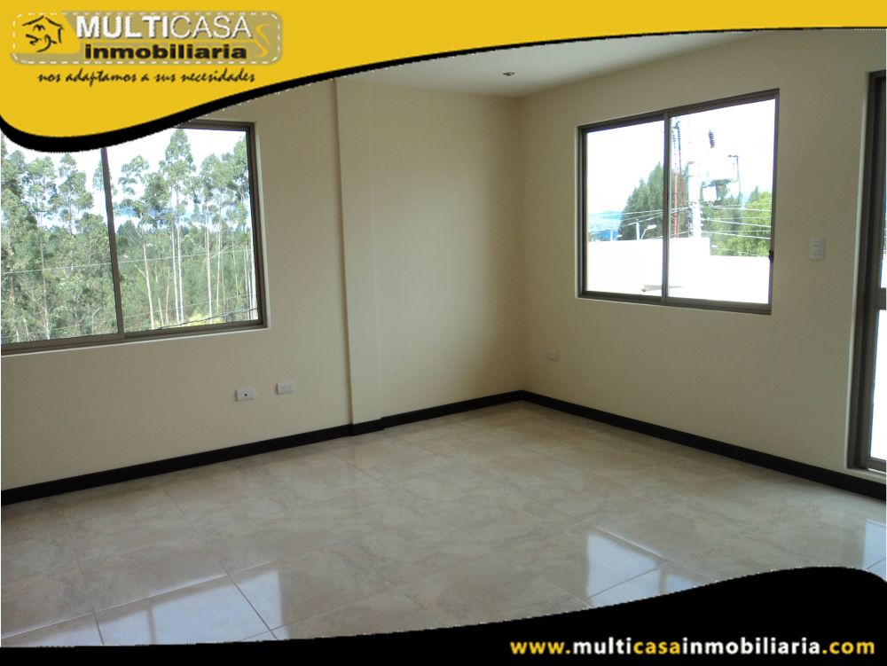 Casa de Tres departamentos en Venta a Crédito Sector Racar Cuenca - Ecuador