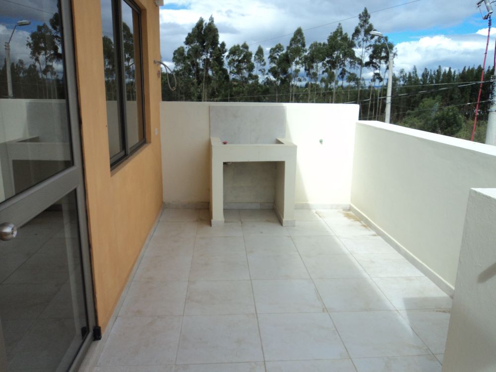 Casa Comercial en Venta a Crédito Sector Racar Cuenca - Ecuador