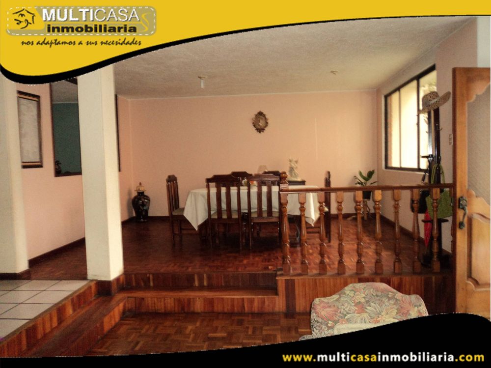 Venta de hermosa Casa a crédito con espacio verde y garaje para Tres vehiculos Sector La Republica Cuenca-Ecuador