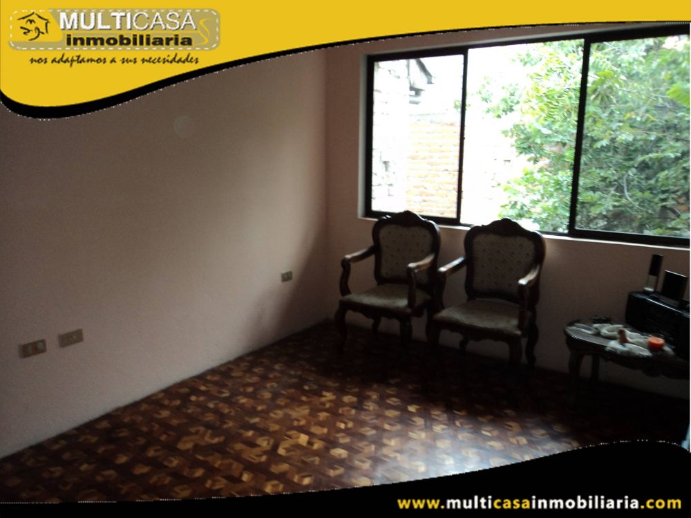 Venta de hermosa Casa a crédito con espacio verde y garaje para Tres vehiculos Sector La Republica Cuenca-Ecuador