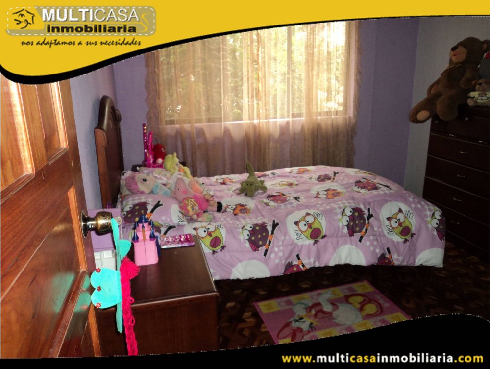 Venta de hermosa Casa a crédito con espacio verde y garaje para Tres vehiculos Sector La Republica Cuenca-Ecuador