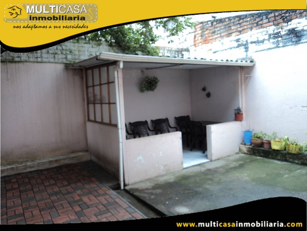 Venta de hermosa Casa a crédito con espacio verde y garaje para Tres vehiculos Sector La Republica Cuenca-Ecuador