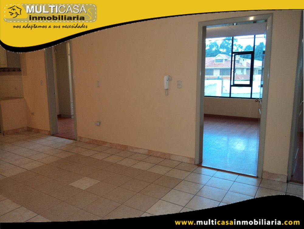 Casa de Seis Departamentos en Venta a Crédito Sector Av.10 de Agosto Cuenca - Ecuador