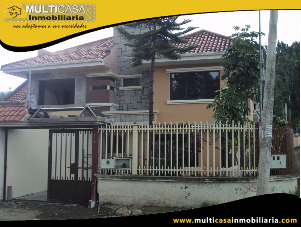 Venta de hermosa casa por estrenar a crédito con garaje para dos vehículos Sector Colegio Borja Cuenca-Ecuador