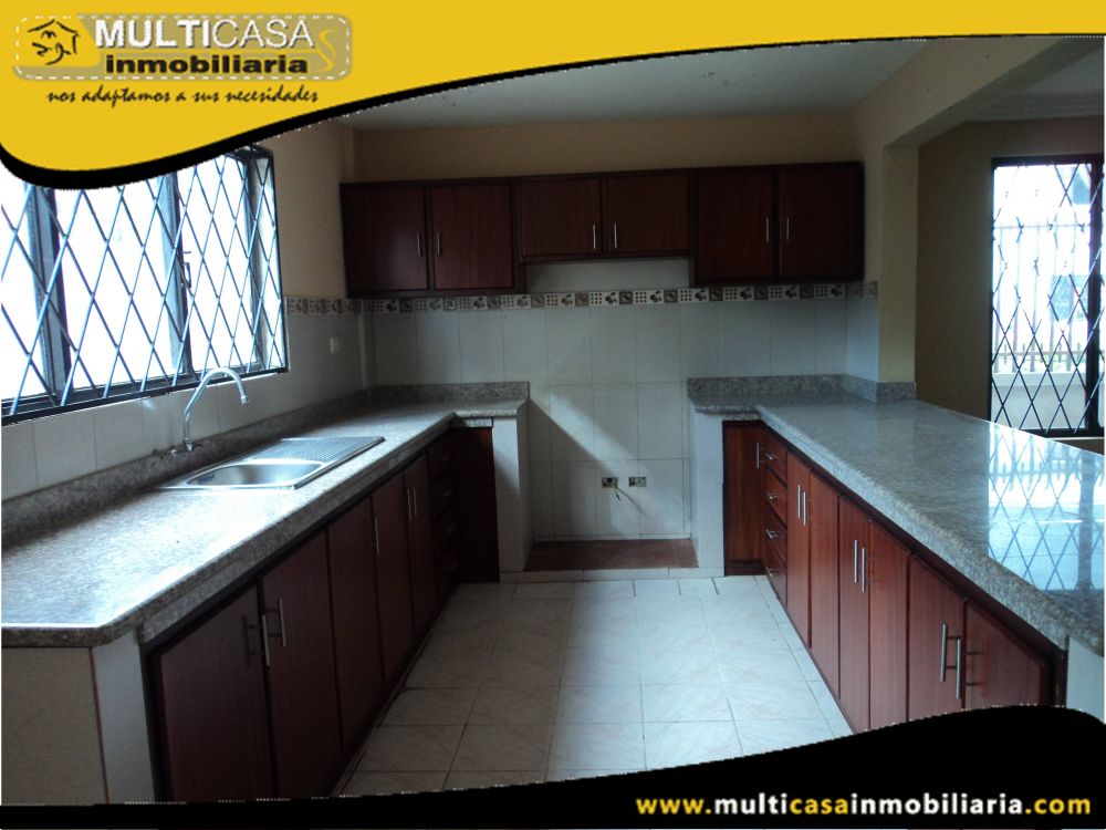 Venta de hermosa casa por estrenar a crédito con garaje para dos vehículos Sector Colegio Borja Cuenca-Ecuador