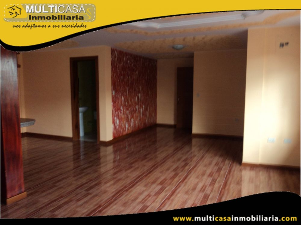 Casa Comercial de Tres departamentos en Venta Sector Juan Pablo II Cuenca-Ecuador