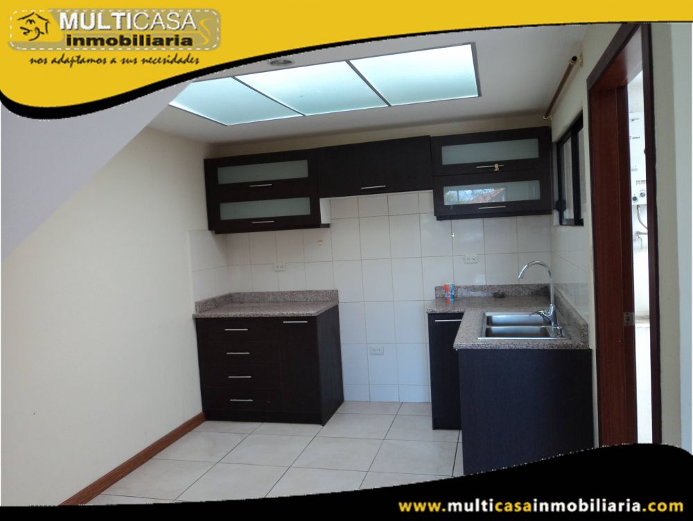 Venta de Hermosa casa en Urbanización Privada de Tres plantas a crédito Sector El Tejar Cuenca-Ecuador
