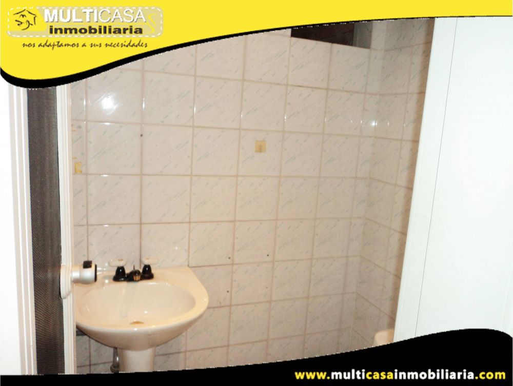 Arriendo hermoso Local con seis oficinas Sector Av.Solano Cuenca-Ecuador
