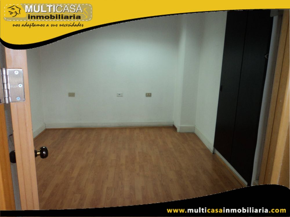 Arriendo hermoso Local con seis oficinas Sector Av.Solano Cuenca-Ecuador