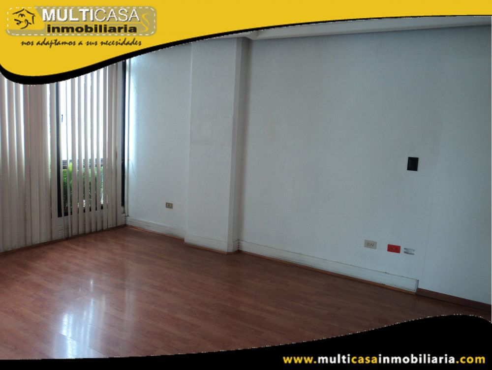 Arriendo hermoso Local con seis oficinas Sector Av.Solano Cuenca-Ecuador