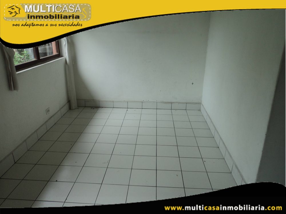 Arriendo hermosa Casa Comercial con garaje para Tres Vehiculos Sector El Estadio Cuenca-Ecuador