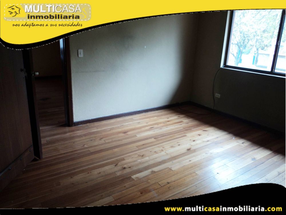 Arriendo hermosa Casa Comercial con garaje para Tres Vehiculos Sector El Estadio Cuenca-Ecuador