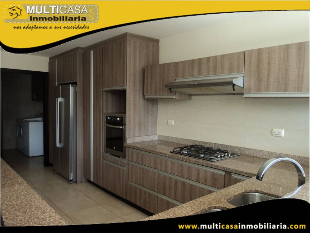 Arriendo de Hermoso Departamento en Edificio de Categoría Sector Primero de Mayo Cuenca-Ecuador