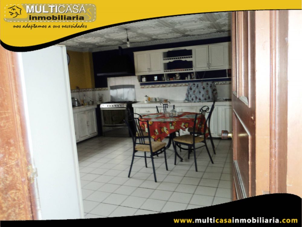 Casa Comercial en Venta a Crédito Sector Centro de la Ciudad Cuenca-Ecuador