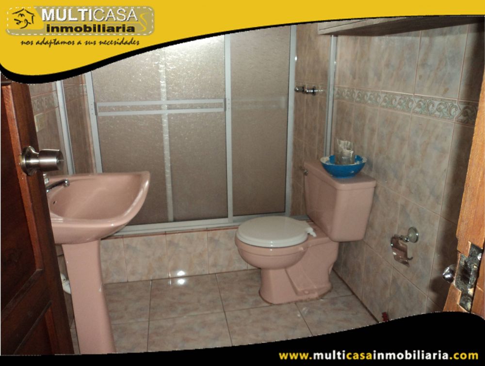 Venta de hermosa casa comercial a credito de dos plantas con una media agua Sector Centro de la Ciudad Cuenca-Ecuador