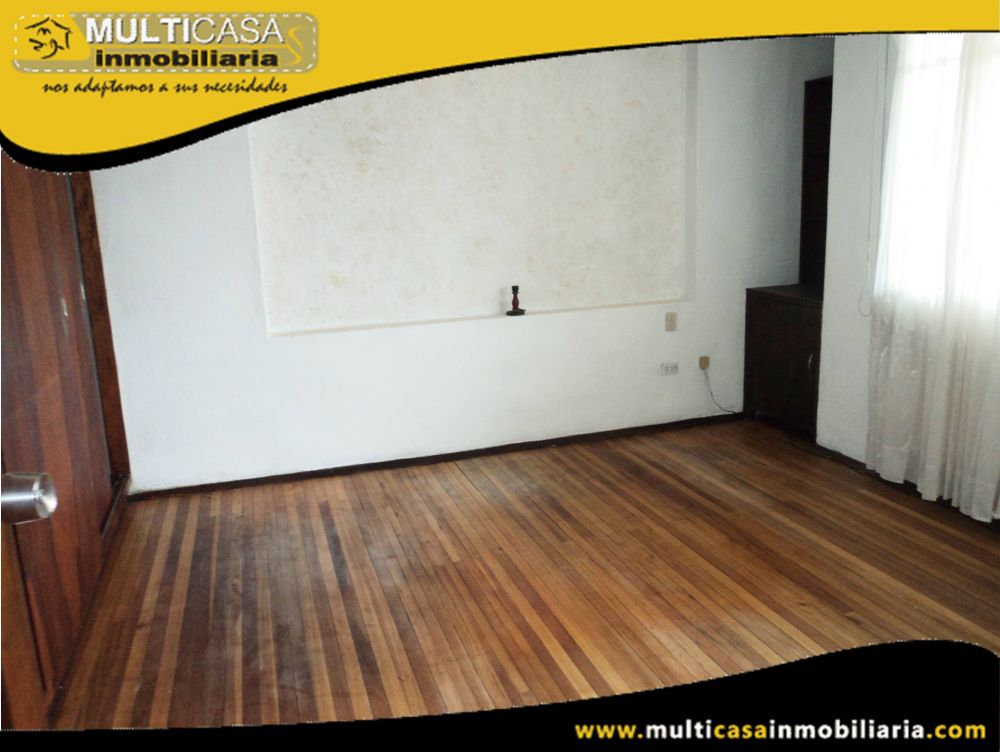 Venta de hermosa casa comercial a credito de dos plantas con una media agua Sector Centro de la Ciudad Cuenca-Ecuador