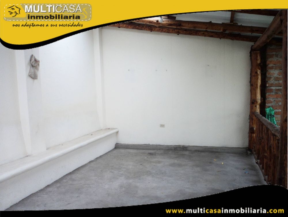 Venta de hermosa casa comercial a credito de dos plantas con una media agua Sector Centro de la Ciudad Cuenca-Ecuador