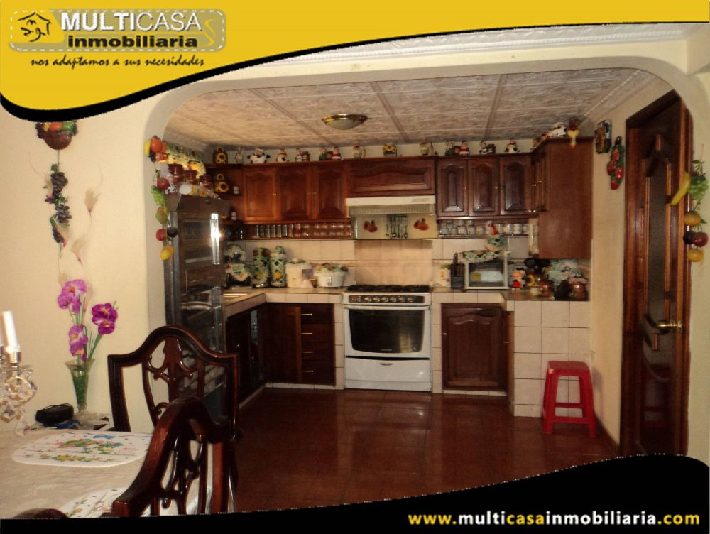 Casa en Venta con Local comercial a crédito Sector Miraflores Cuenca-Ecuador