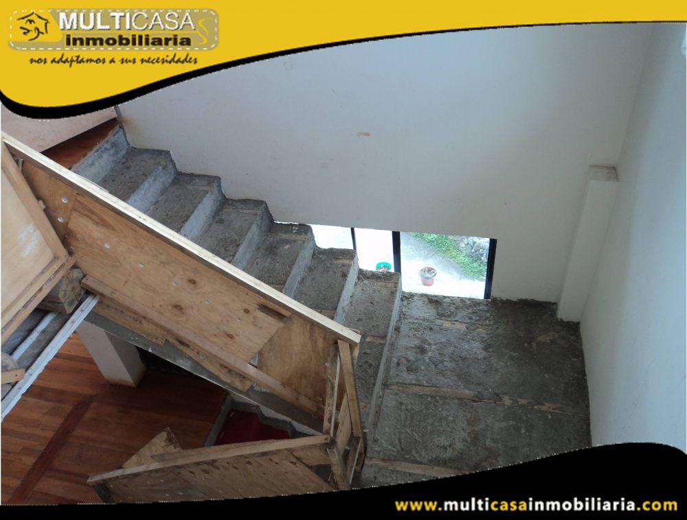 Casa comercial en Venta dos departamentos y media agua a Crédito Sector Baños Cuenca-Ecuador