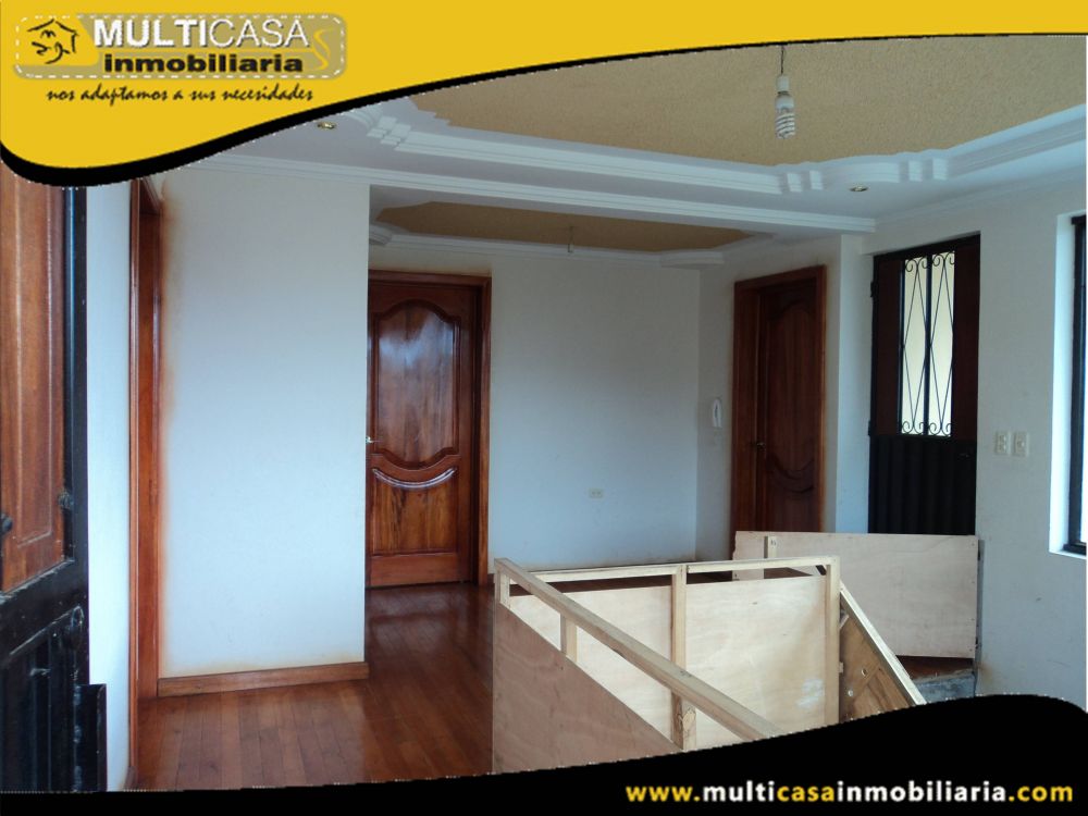 Casa comercial en Venta dos departamentos y media agua a Crédito Sector Baños Cuenca-Ecuador