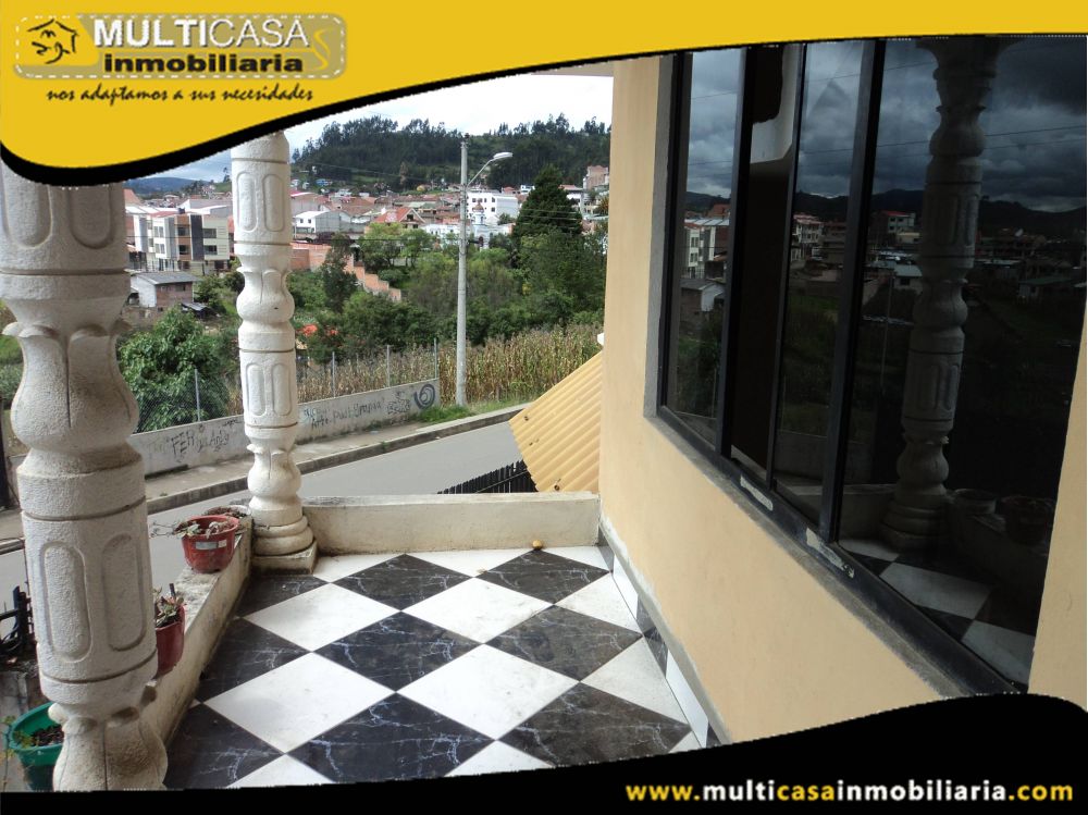 Casa comercial en Venta dos departamentos y media agua a Crédito Sector Baños Cuenca-Ecuador