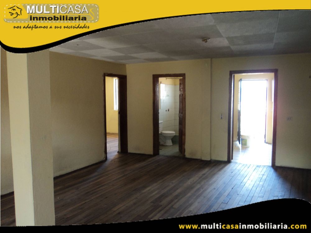 Venta de Hermosa Casa a crédito con un Local Comercial Sector Miraflores Cuenca-Ecuador