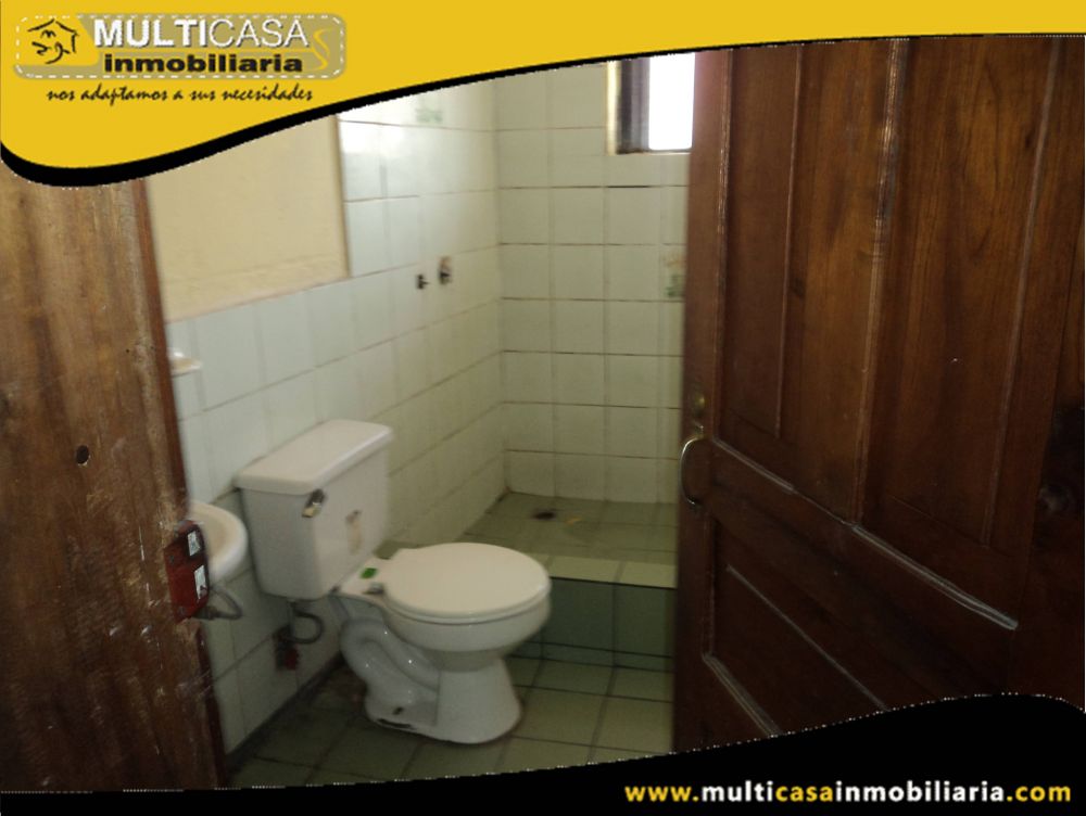 Venta de Hermosa Casa a crédito con un Local Comercial Sector Miraflores Cuenca-Ecuador
