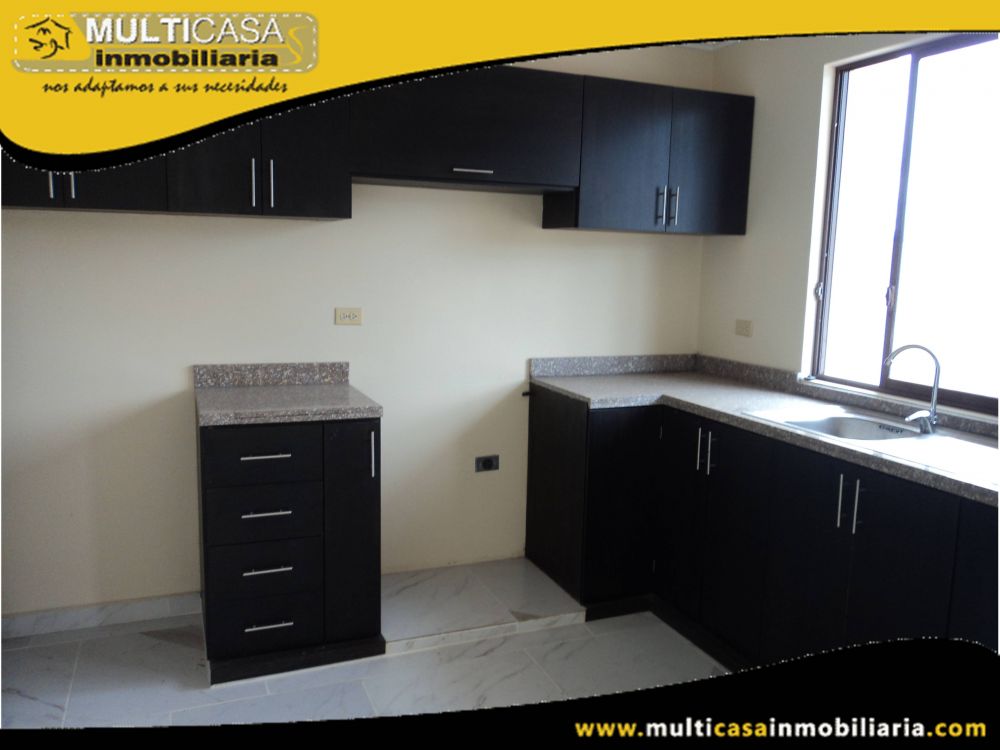 Casa Comercial en Venta a Crédito Sector Racar Cuenca-Ecuador