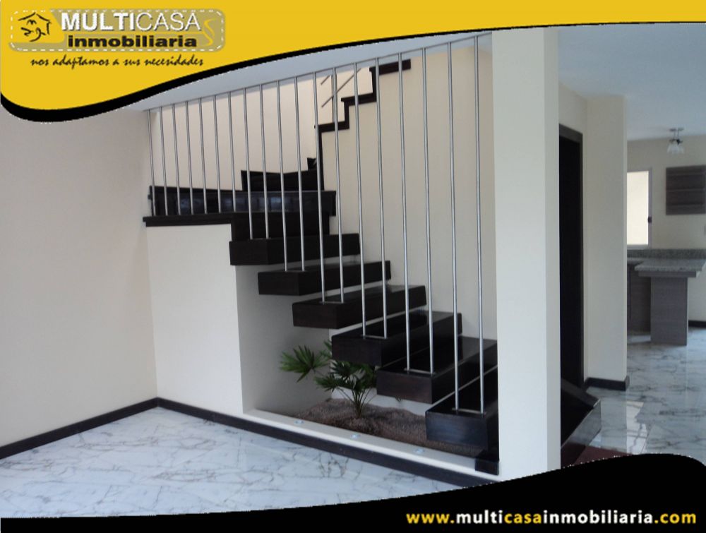 Venta de Hermosa casa en Ciudadela Privada a Crédito por estrenar con patio y espacio verde Sector Colegio Sudamericano Cuenca-Ecuador