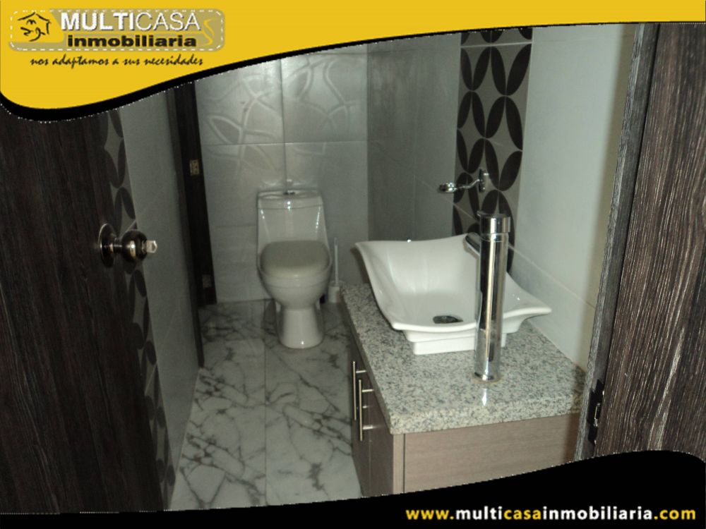 Venta de Hermosa casa en Ciudadela Privada a Crédito por estrenar con patio y espacio verde Sector Colegio Sudamericano Cuenca-Ecuador