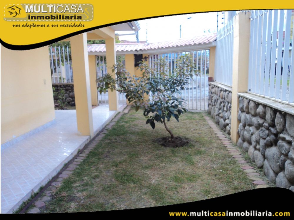 Venta de Hermosa casa a Crédito con espacio verde y garaje para tres Vehiculos Sector Coralcentro Cuenca-Ecuador