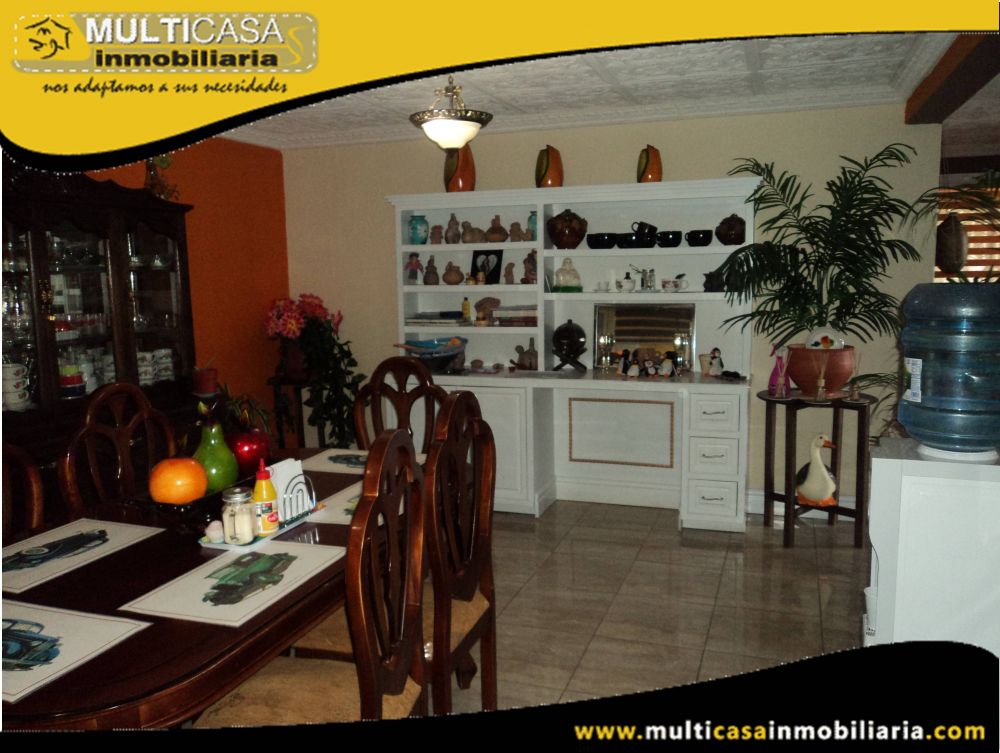 Venta de Hermosa casa a Crédito con espacio verde y garaje para tres Vehiculos Sector Coralcentro Cuenca-Ecuador