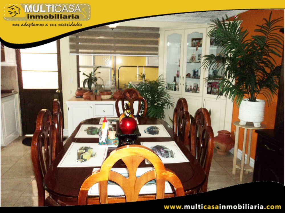 Venta de Hermosa casa a Crédito con espacio verde y garaje para tres Vehiculos Sector Coralcentro Cuenca-Ecuador