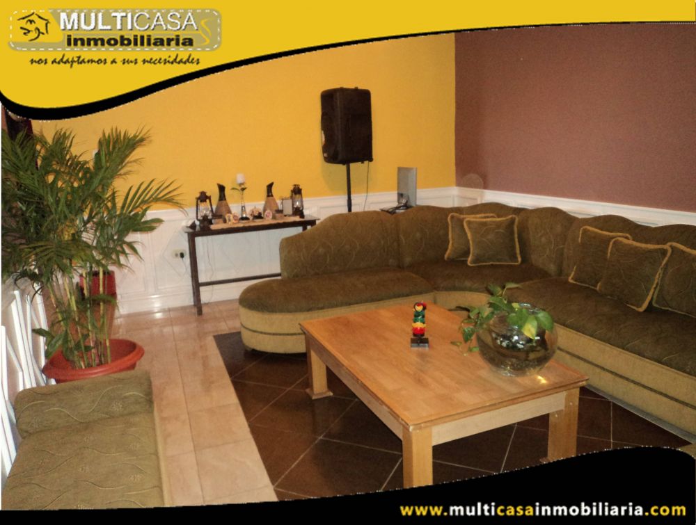 Venta de Hermosa casa a Crédito con espacio verde y garaje para tres Vehiculos Sector Coralcentro Cuenca-Ecuador