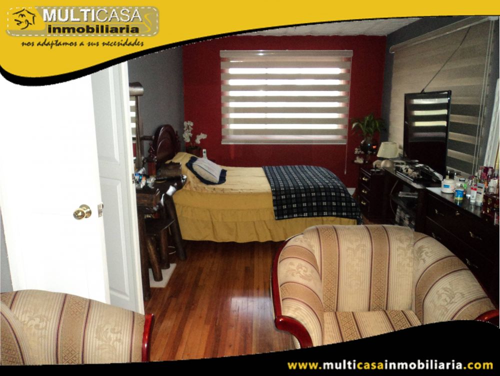 Venta de Hermosa casa a Crédito con espacio verde y garaje para tres Vehiculos Sector Coralcentro Cuenca-Ecuador