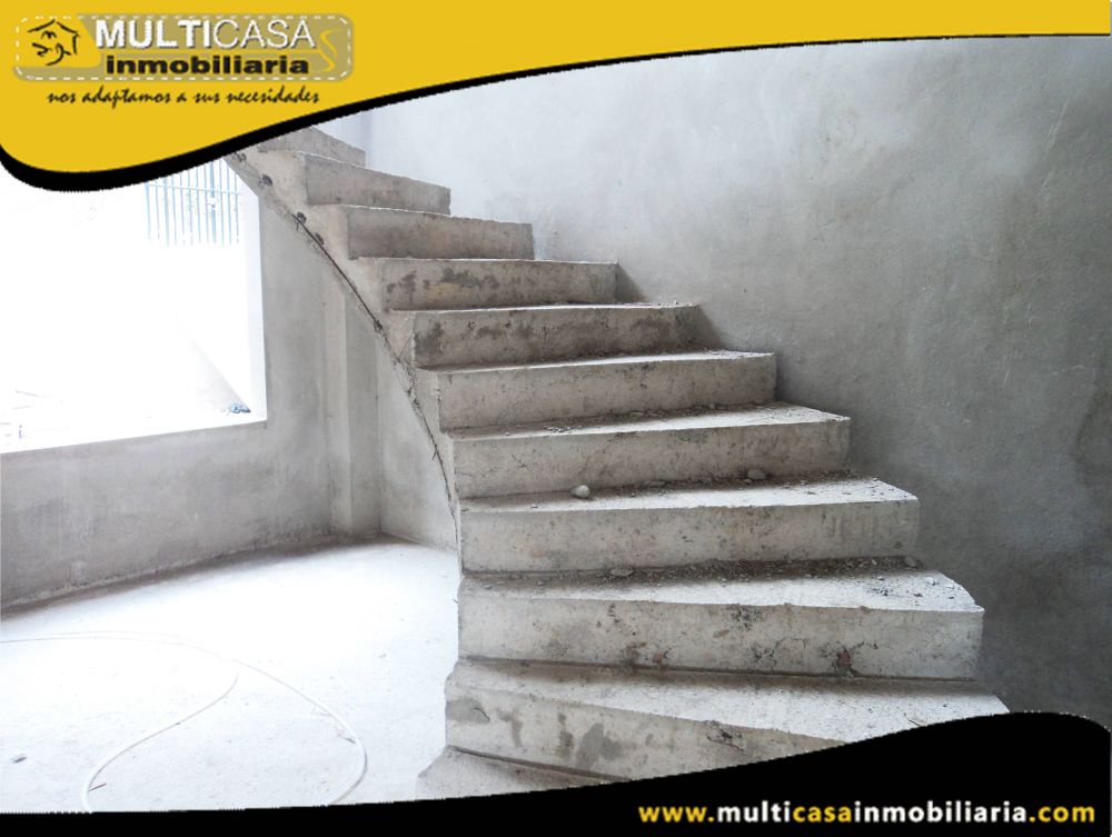 Venta de Hermosa casa a crédito por terminar con amplio espacio verde Sector San Joaquin Cuenca-Ecuador