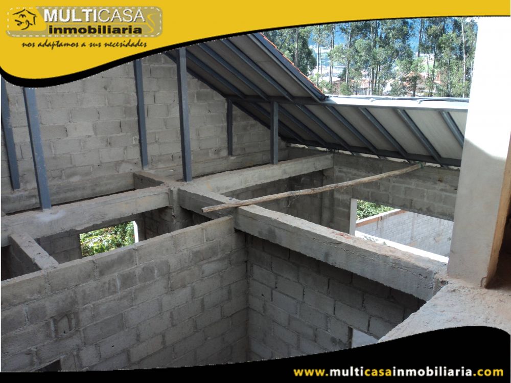 Venta de Hermosa Casa Comercial por terminar ubicada en Urbanización con Cinco Departamentos a crédito Sector San Joaquin Cuenca-Ecuador