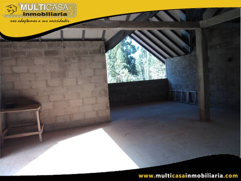 Venta de Hermosa Casa Comercial por terminar ubicada en Urbanización con Cinco Departamentos a crédito Sector San Joaquin Cuenca-Ecuador