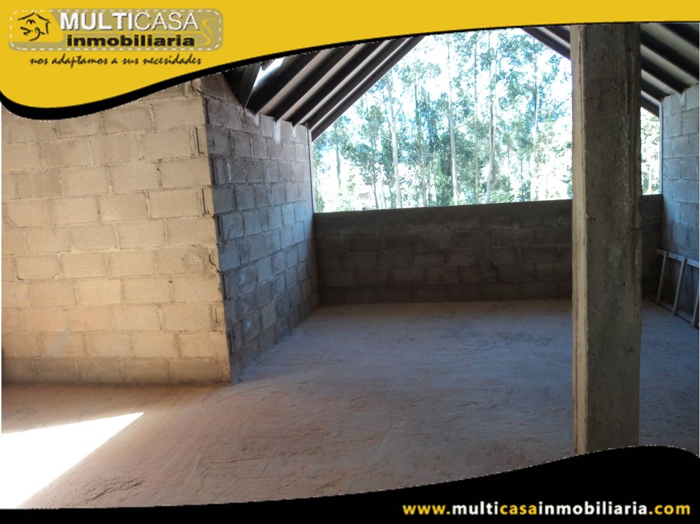 Venta de Hermosa Casa Comercial por terminar ubicada en Urbanización con Cinco Departamentos a crédito Sector San Joaquin Cuenca-Ecuador