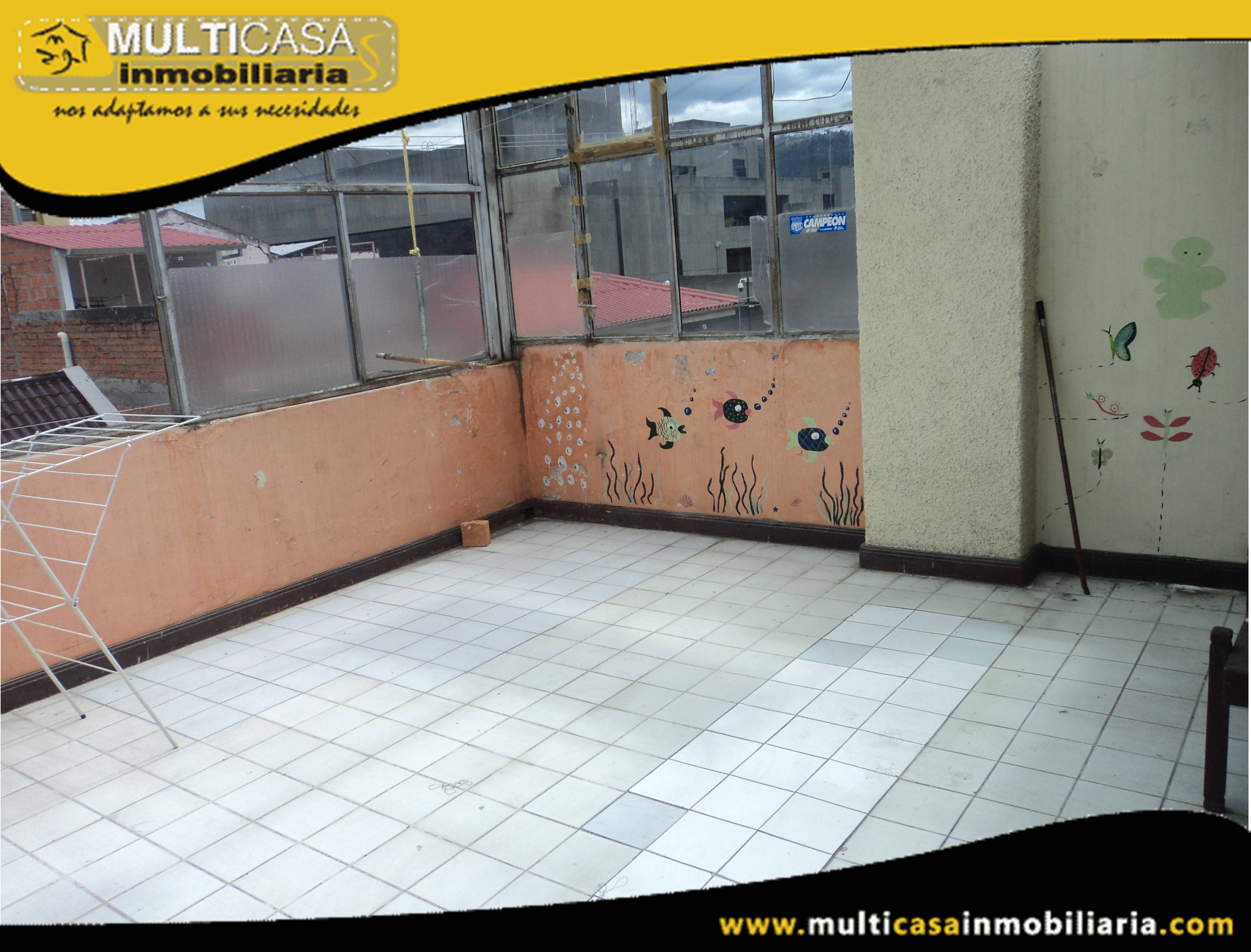 Casa Tres Departamentos en Venta a Crédito Sector Banco Central Cuenca-Ecuador