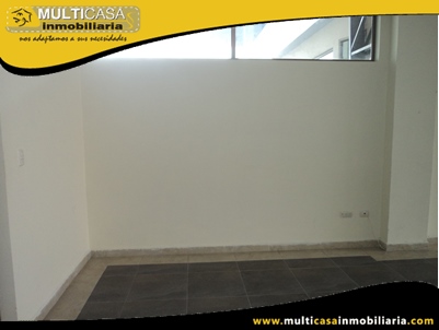 Arriendo Local Comercial amplio Sector Super Stock Cuenca-Ecuador