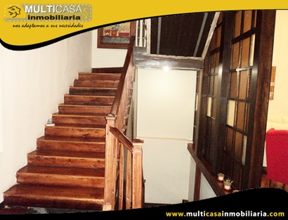 Venta de Casa Rentera con Dos Locales Comerciales Sector Centro de la Ciudad Cuenca-Ecuador