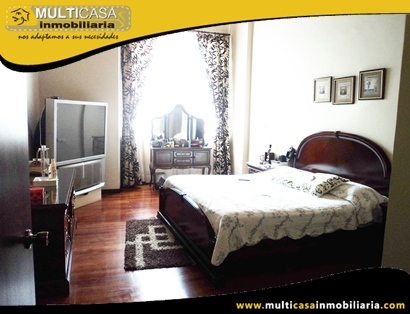 Venta de Casa Rentera con Dos Locales Comerciales Sector Centro de la Ciudad Cuenca-Ecuador